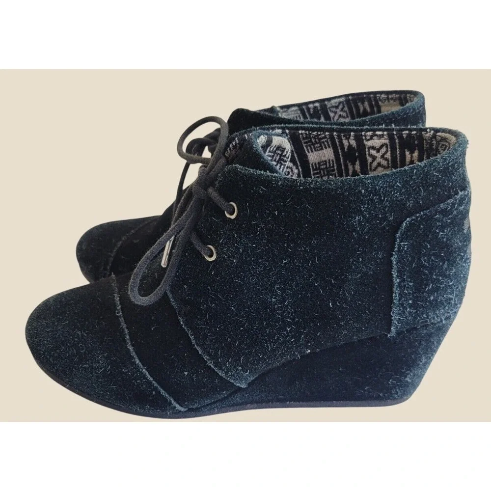 TOMS Desert Wedge Booties Suede Lace Up Chukka Boho Minimalist Black W 8.5